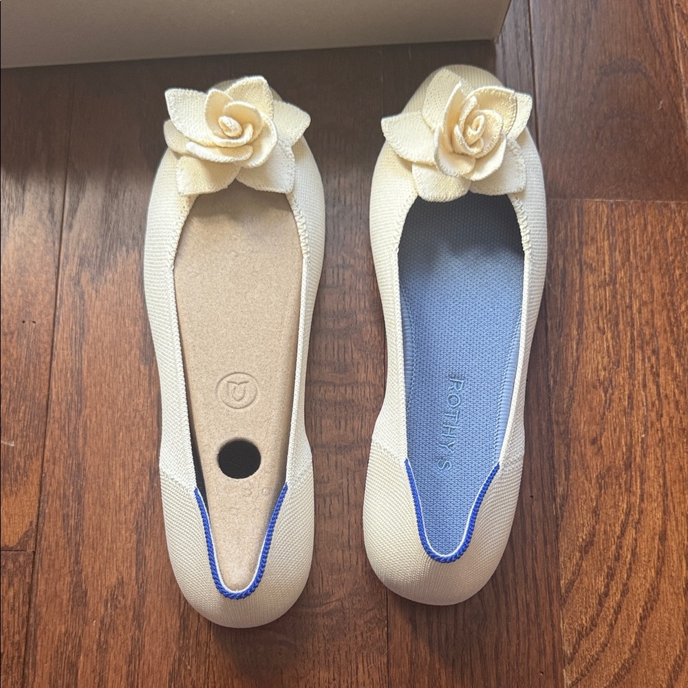 NEW Rothy's Cream Flats Love Bird